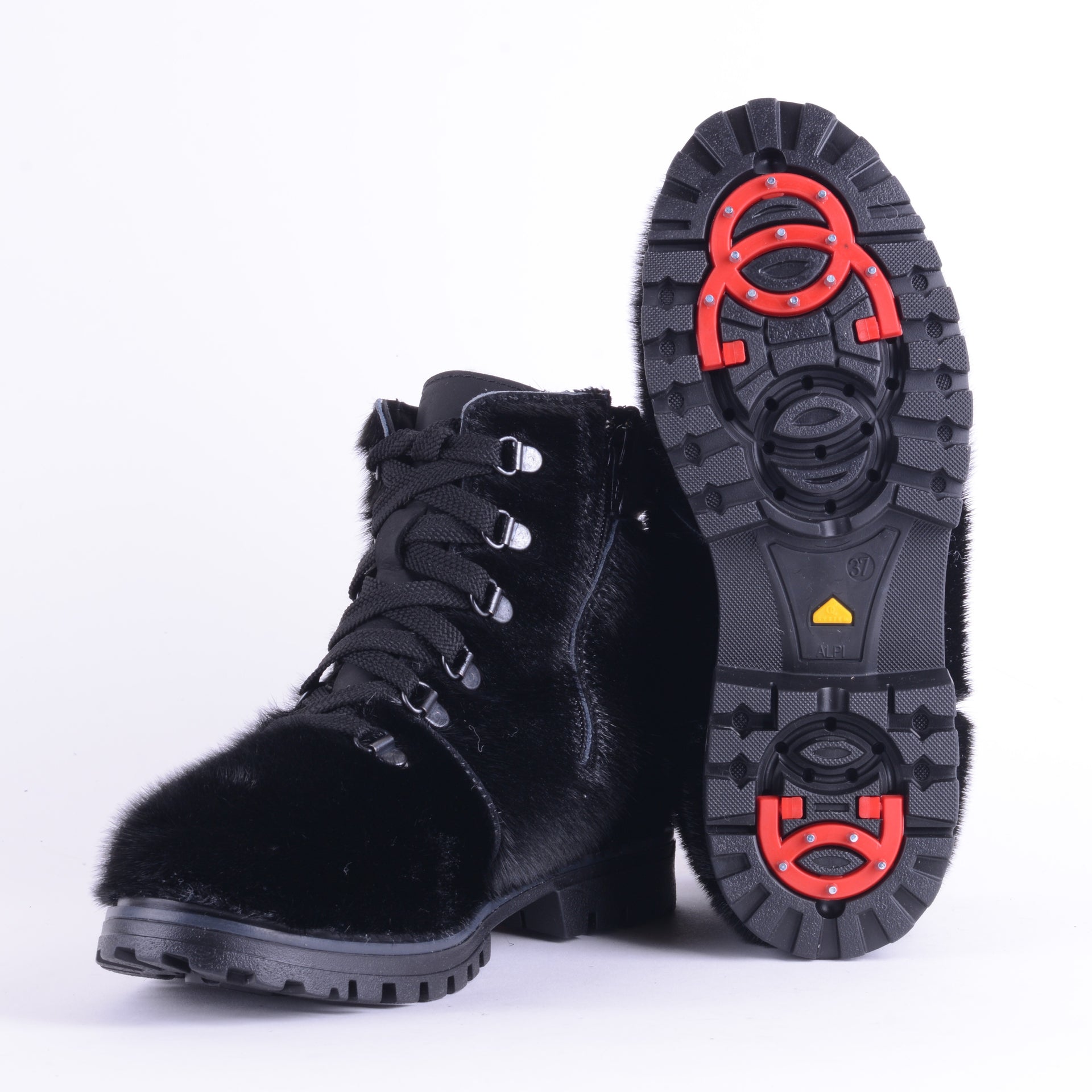 Neshkit - Le bottillon à crampons du gentleman nordique