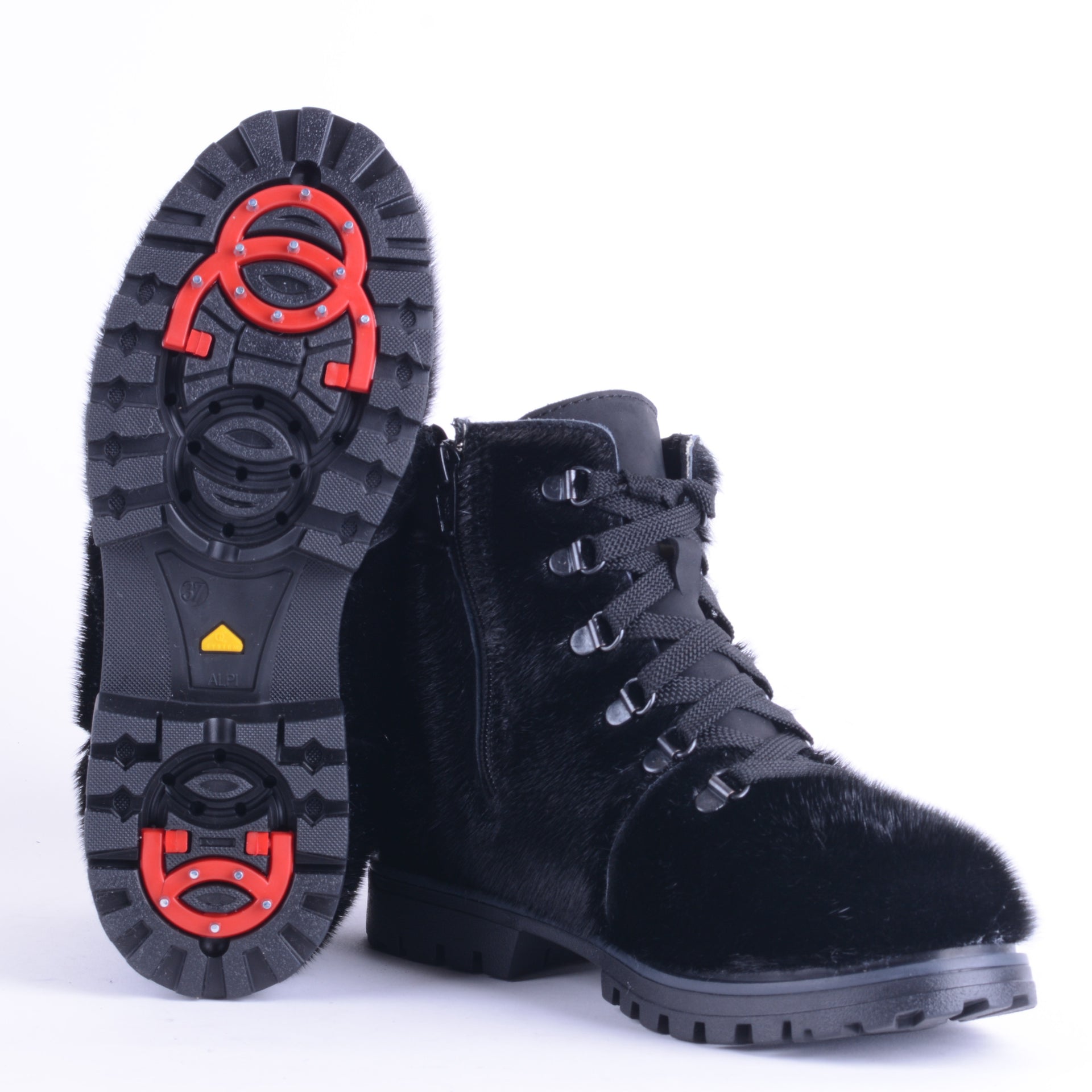 Neshkit - Le bottillon à crampons du gentleman nordique